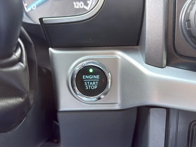 Used 2022 Black Ford XLT image 13