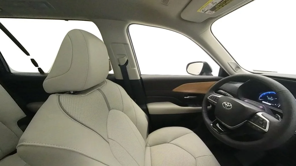 Used 2024 White Toyota Platinum image 30