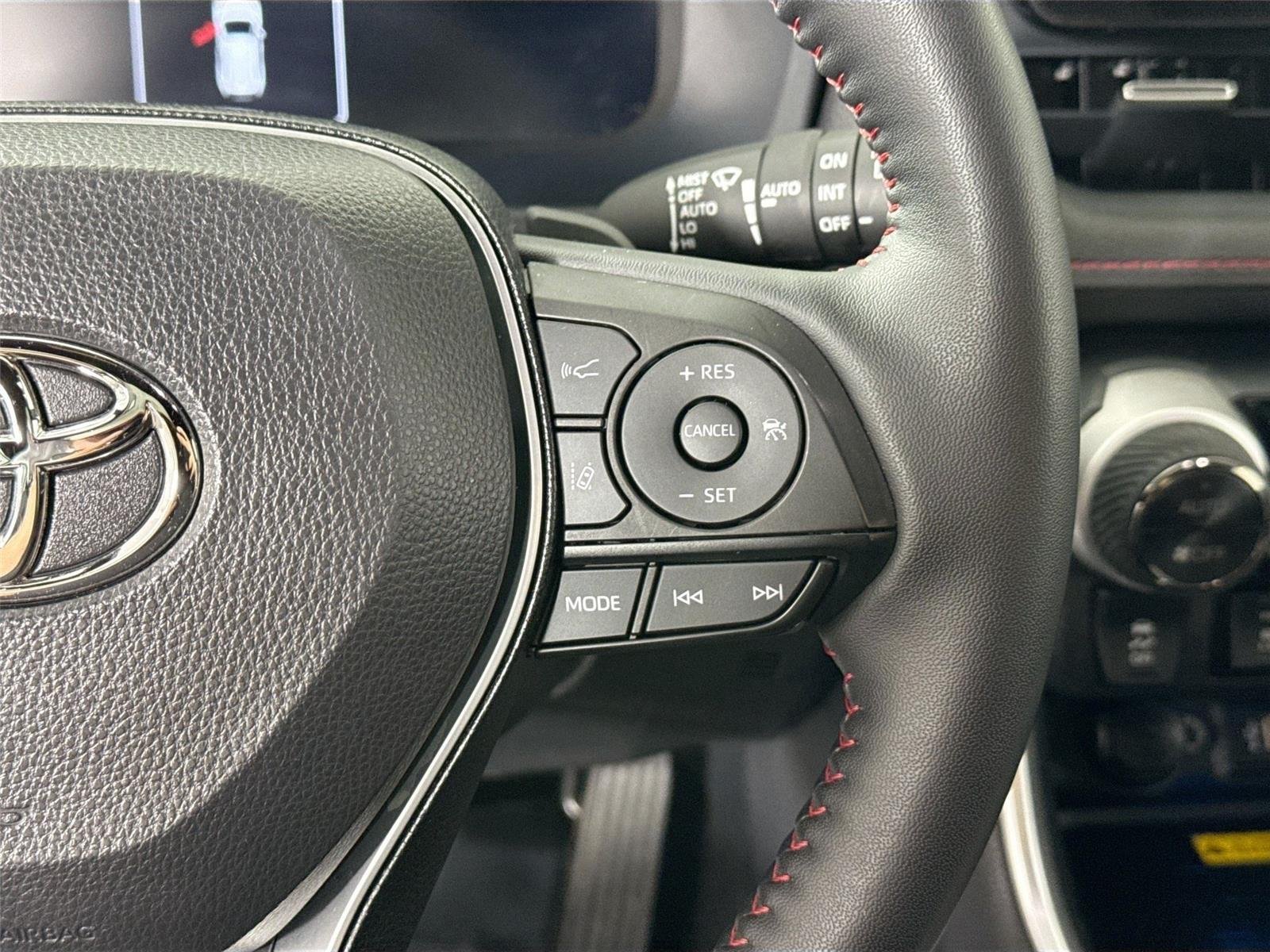2025 Toyota RAV4 XSE - Photo 20
