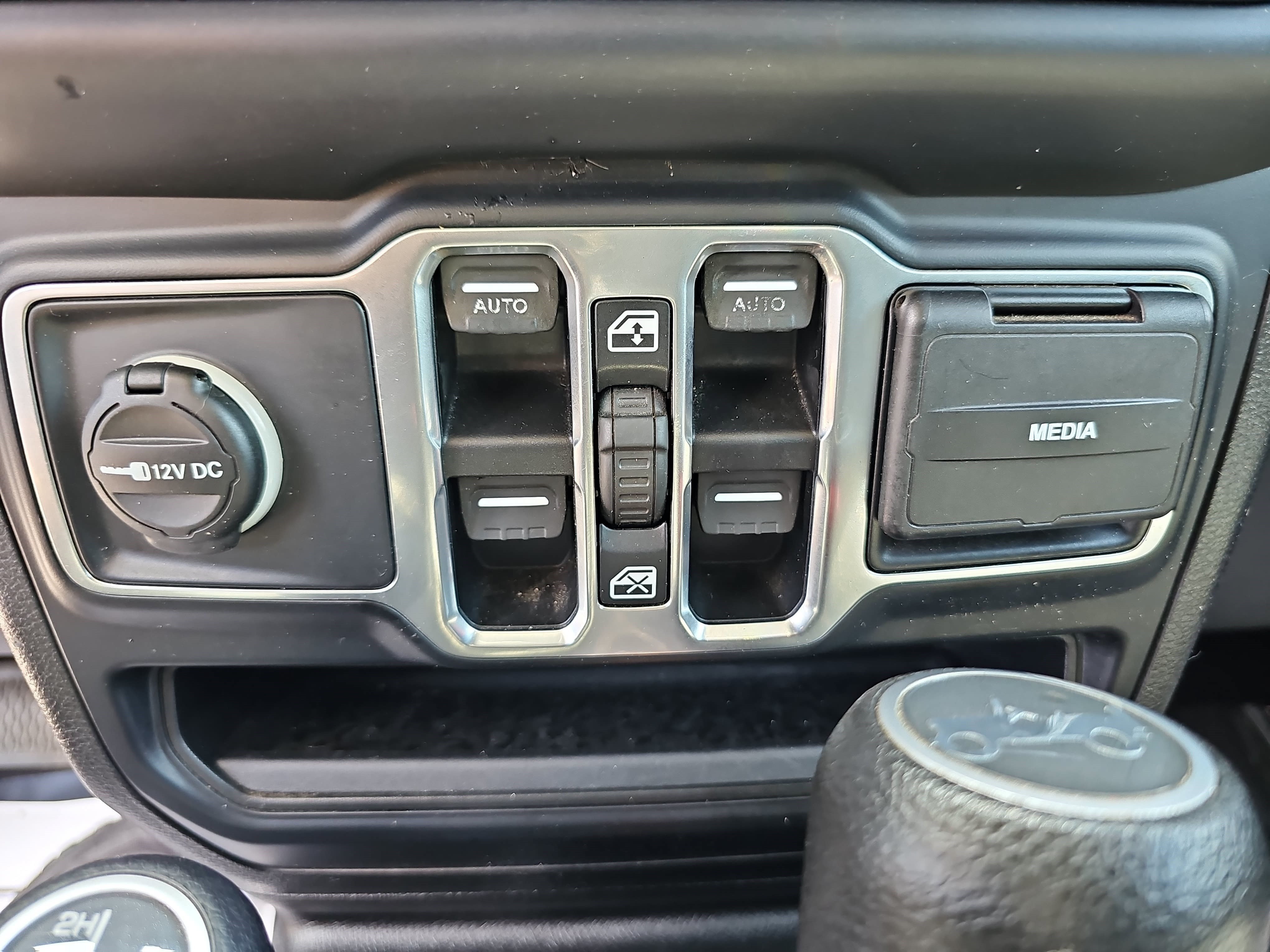 Used 2019 Ocean Blue Metallic Clearcoat Jeep Sport S image 23