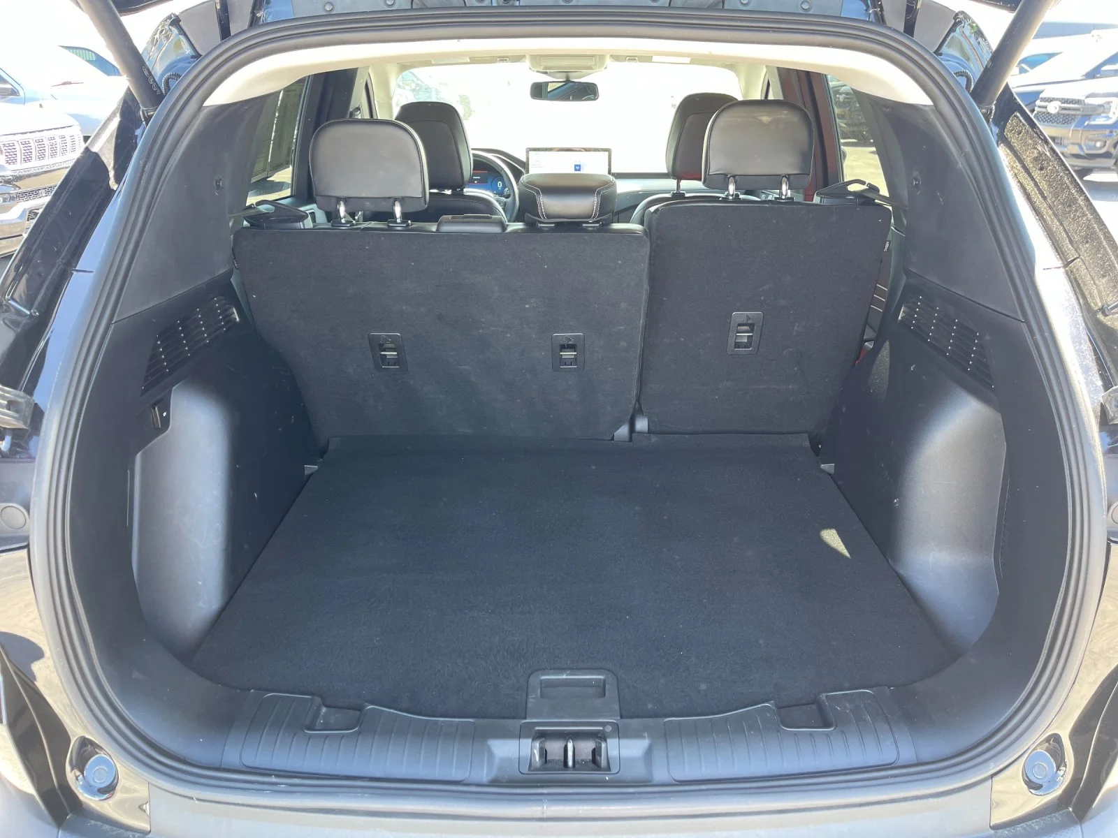 Used 2024  Ford Platinum image 17