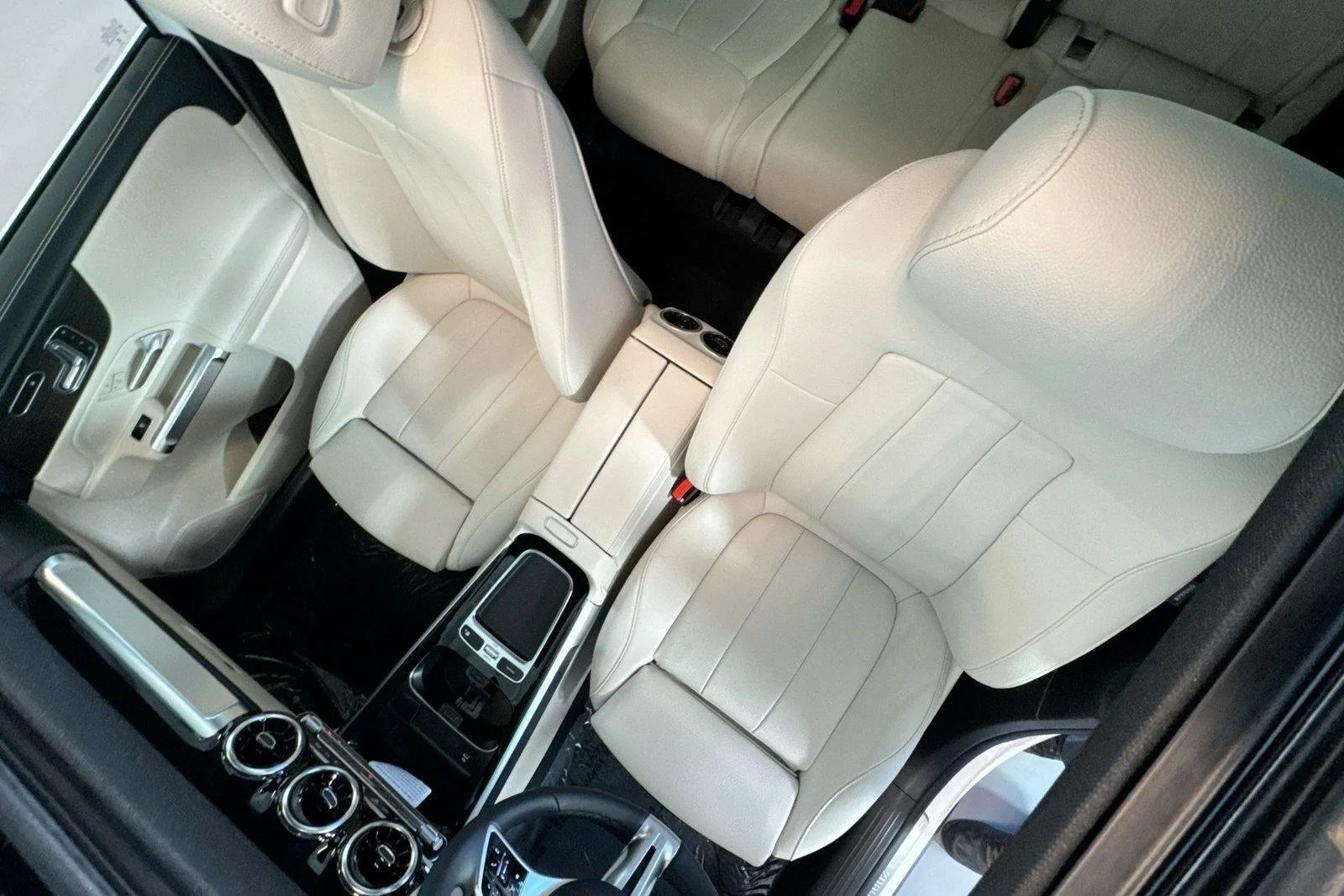 Used 2026 Polar White Mercedes-Benz GLB 250 image 20