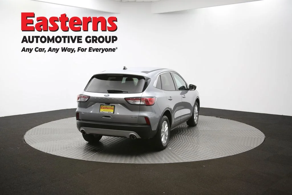 Used 2022 Silver Ford SE image 38