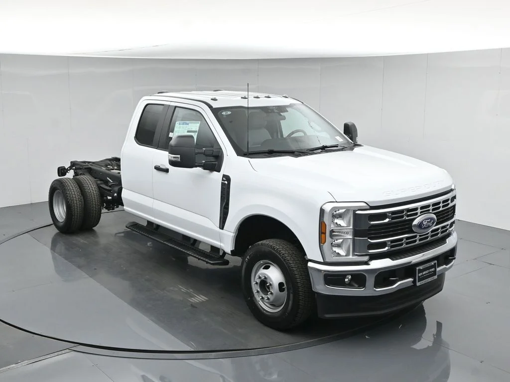 New 2026 Oxford White Ford XL image 34