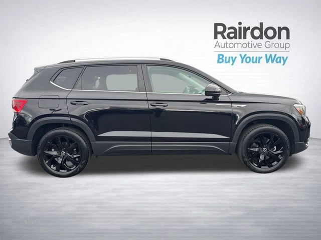 Used 2023 Deep Black Volkswagen SE image 8