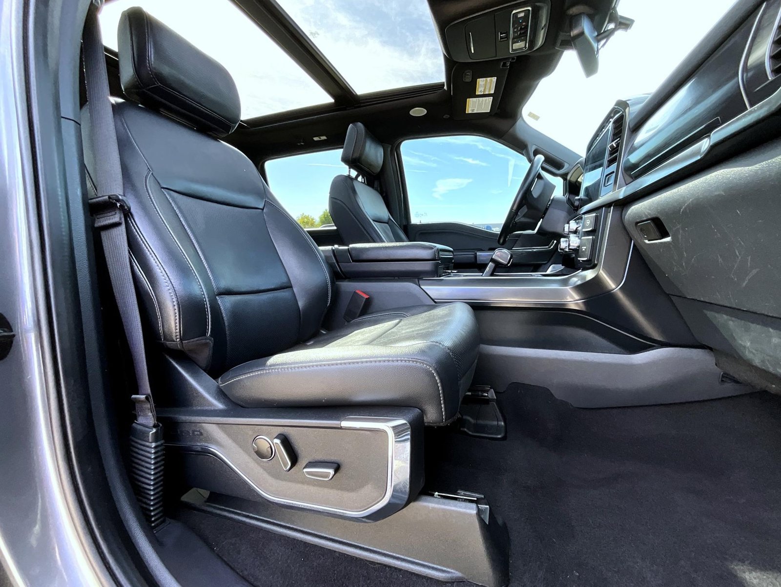 Used 2023 Gray Ford Lariat image 20