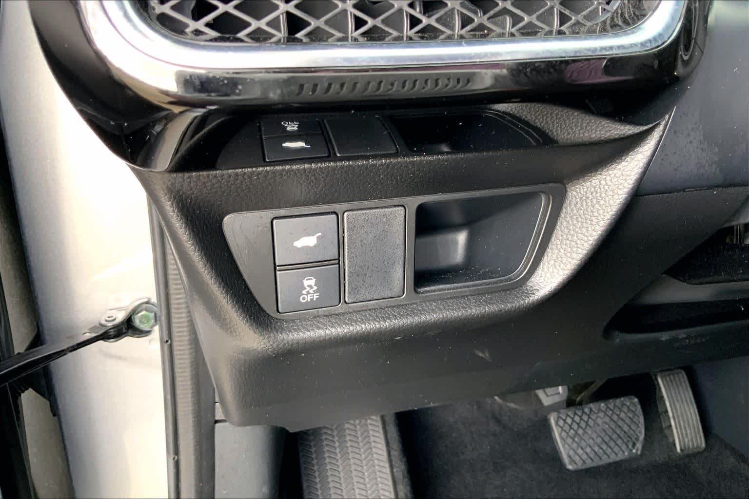 Used 2025 Solar Silver Metallic Acura  image 36