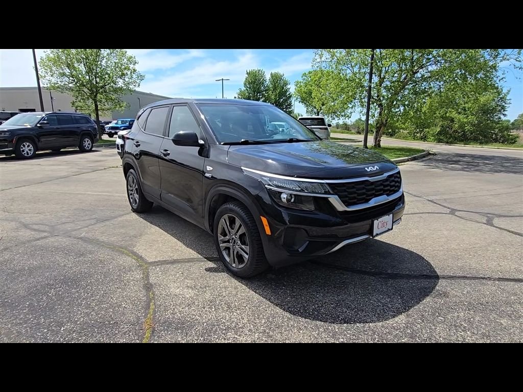 Used 2022 Kia Seltos LX with VIN KNDEPCAA5N7239150 for sale in Brookfield, WI