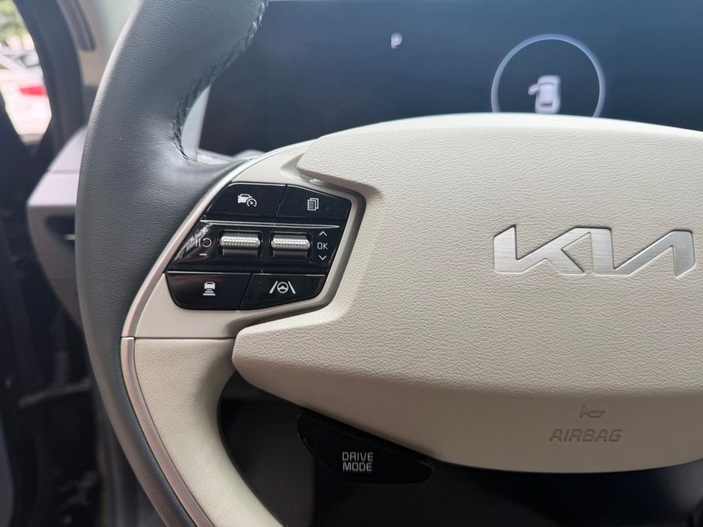 Used 2024 Aurora Black Pearl Kia Wind image 14