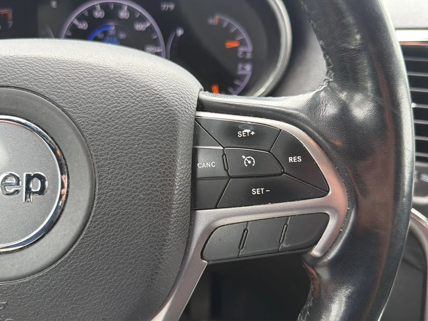 Used 2021 Granite Crystal Metallic Clearcoat Jeep Laredo E image 11