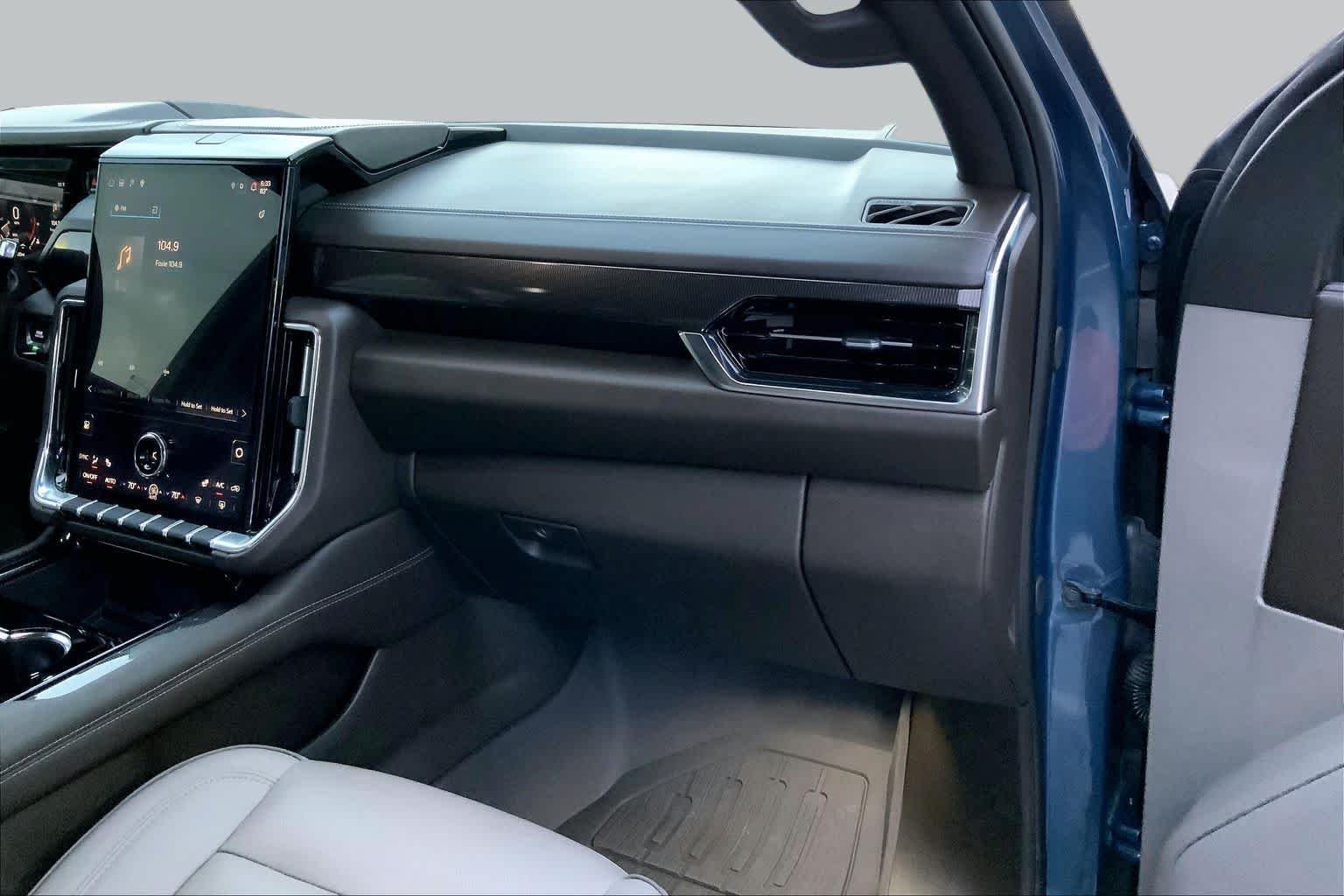 Used 2025 Downpour Metallic GMC Elevation image 18