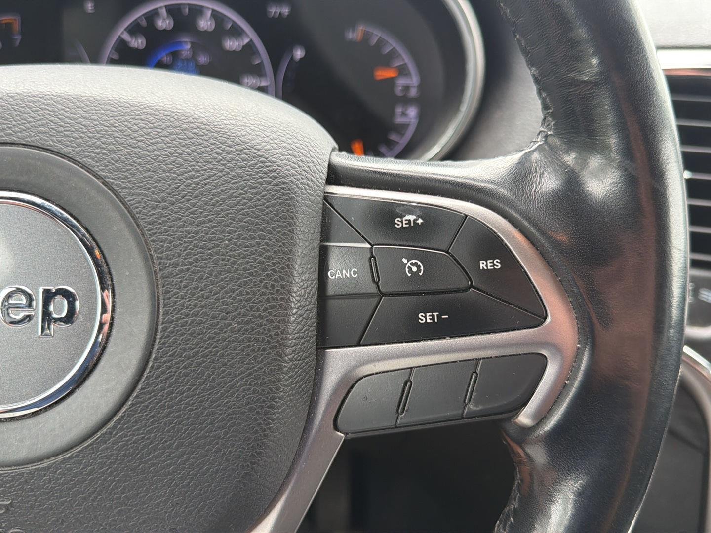 Used 2021 Granite Crystal Metallic Clearcoat Jeep Laredo E image 11