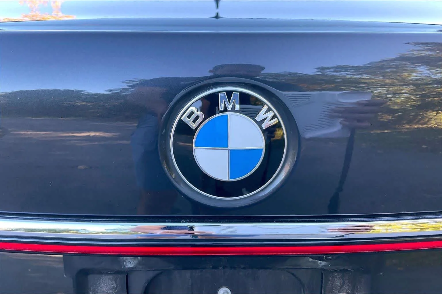 Used 2022 Dark Graphite Metallic BMW 750i xDrive image 32