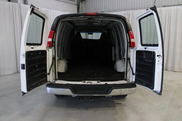 Used 2018 White GMC Work Van image 33