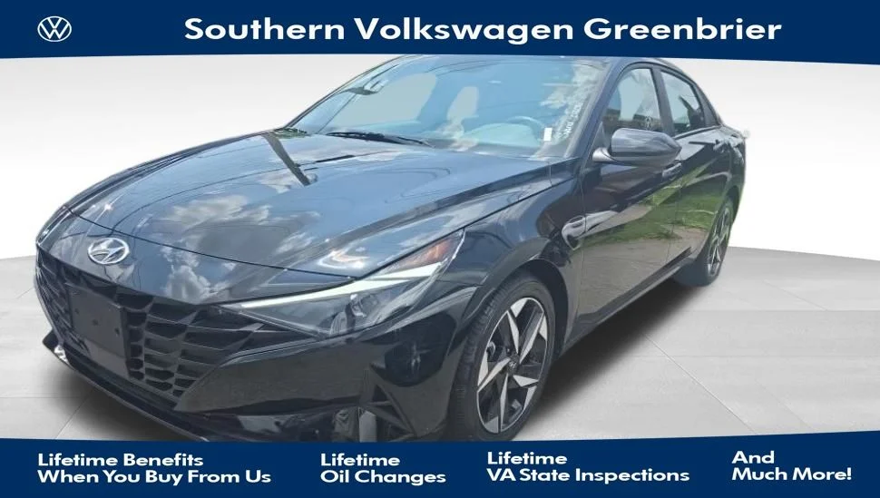 Used 2023 Black Hyundai SEL image 1