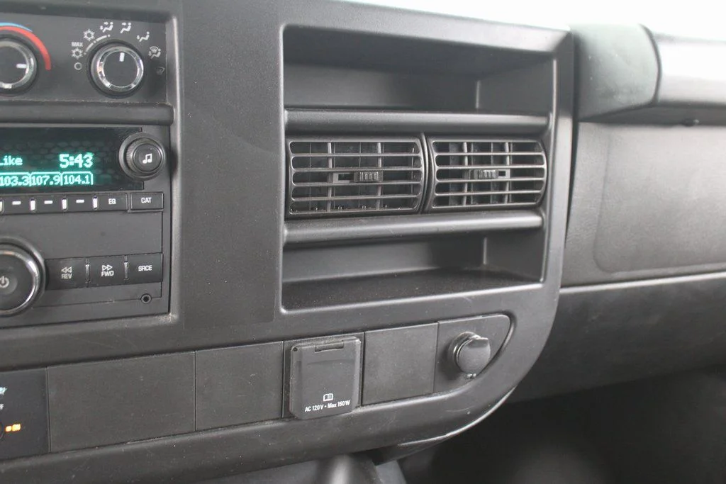 2023 GMC Savana Cargo Work Van - Photo 26