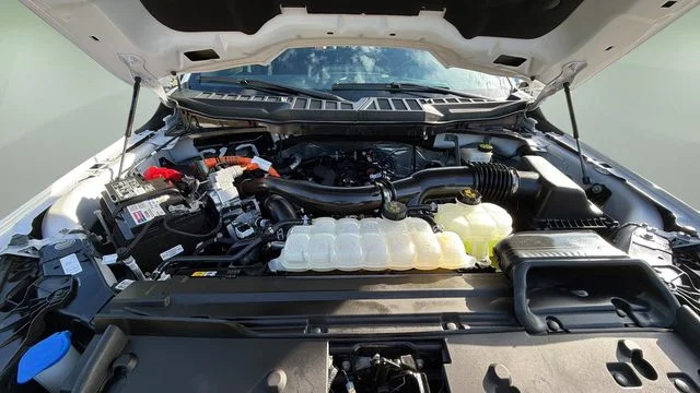 Used 2024 White Ford Lariat image 33