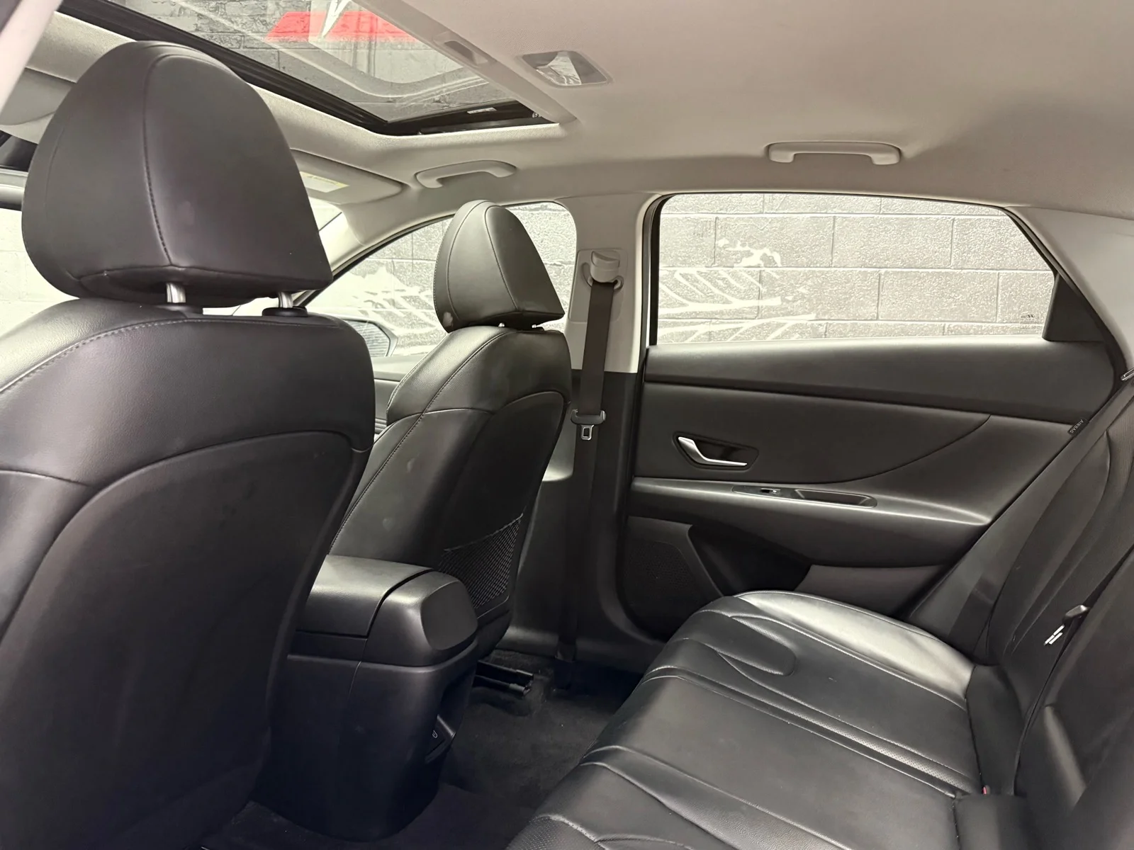 Used 2024 Serenity White Pearl (w6h) Hyundai Limited image 30