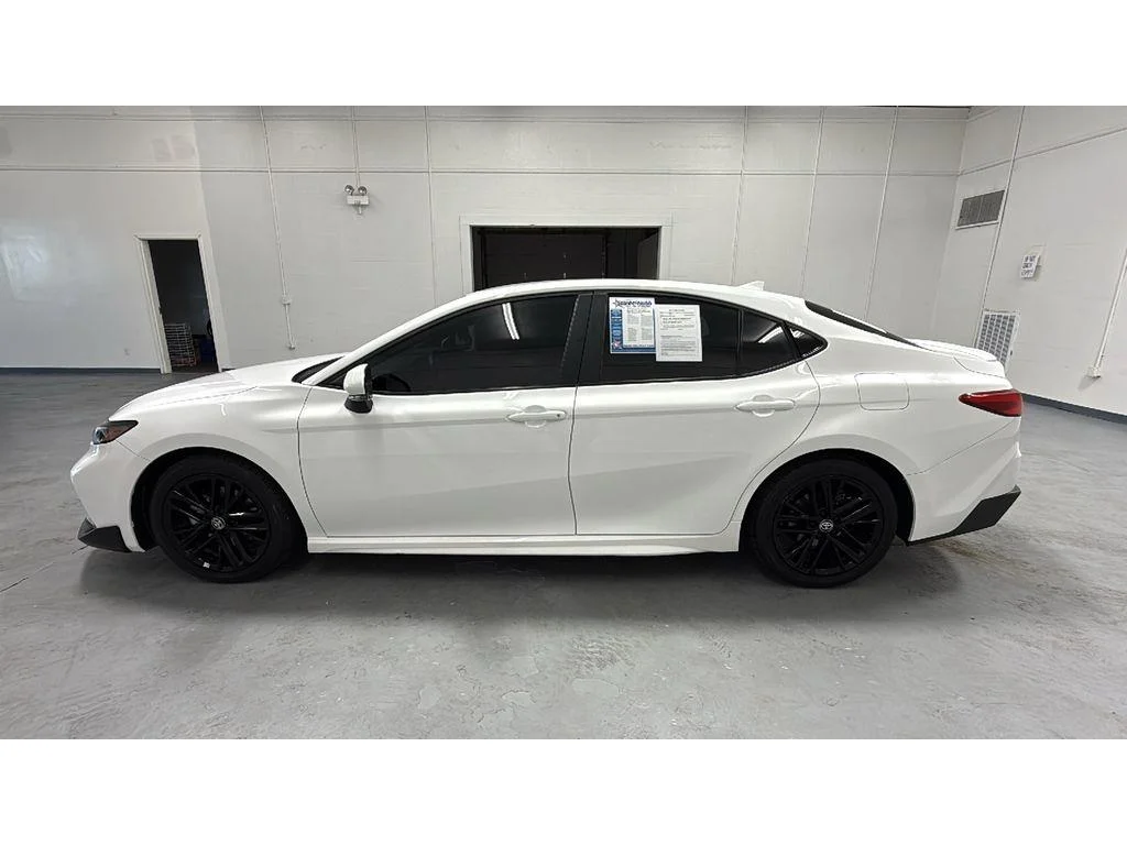 Used 2025 Ice Cap Toyota SE FWD 1 OWNER image 10