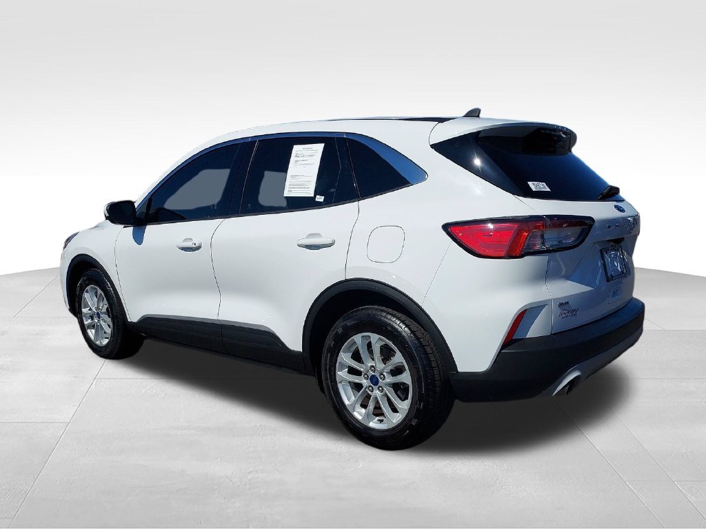 Used 2021 White Ford SE image 3