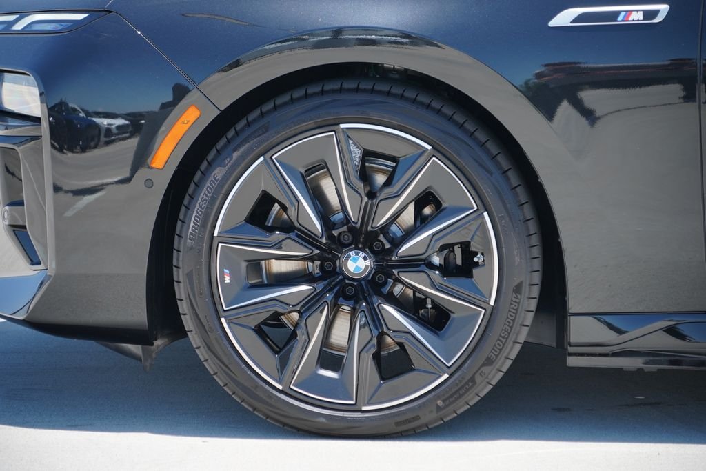 New 2026 Black Sapphire Metallic BMW M70 image 5