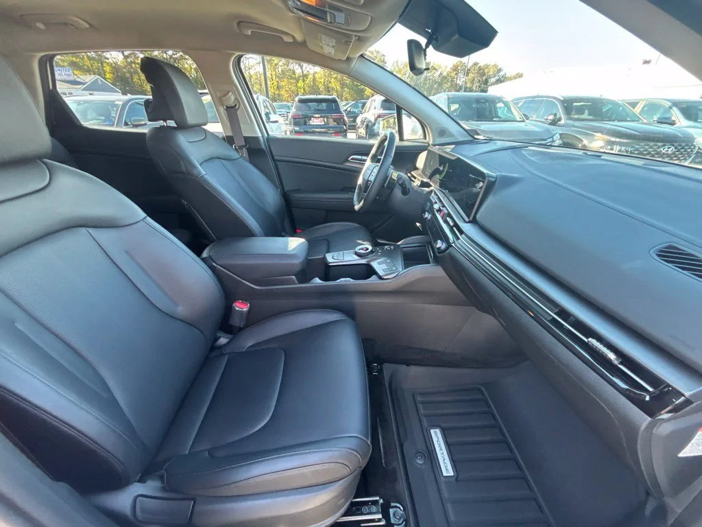 Used 2026 White Kia EX image 24