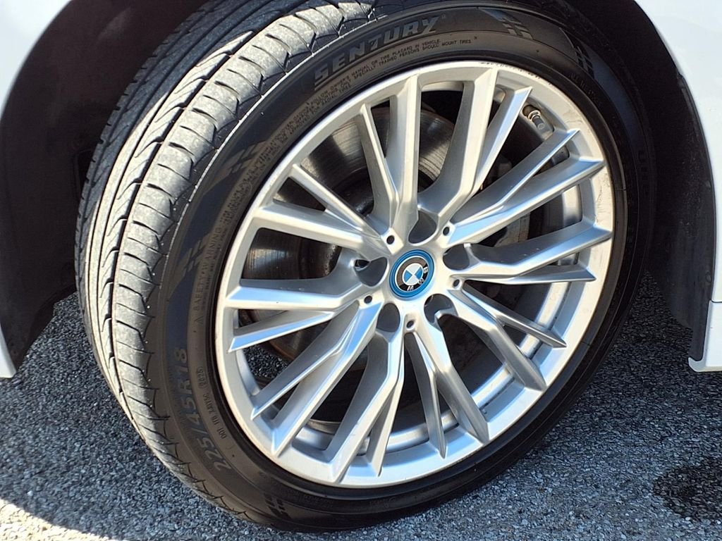 Used 2024 Gray BMW 330e xDrive image 25