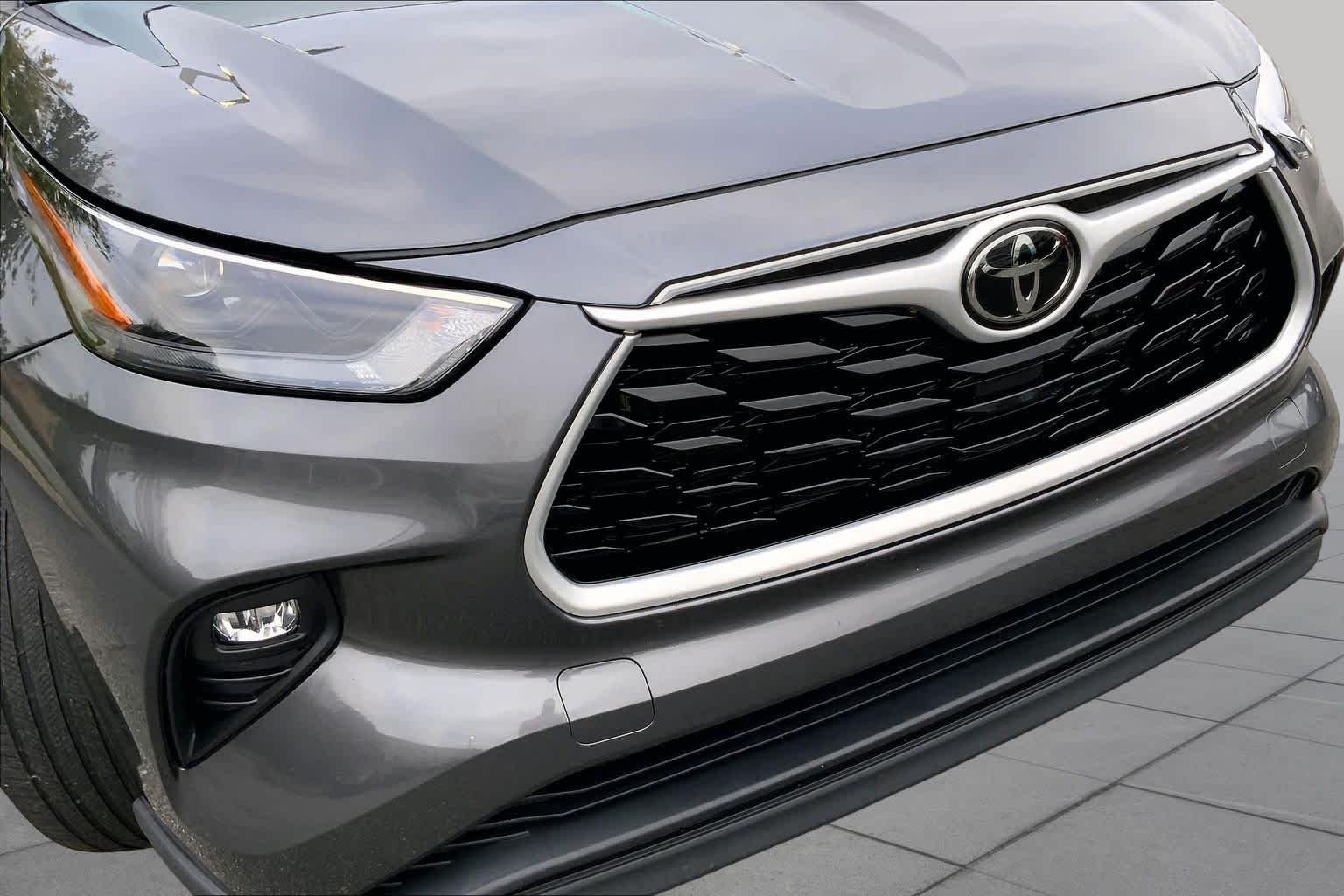 Used 2023 Magnetic Gray Metallic Toyota XLE image 27