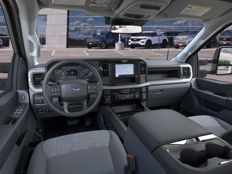 2025 Ford F-550 Super Duty Chassis Cab XLT - Photo 10