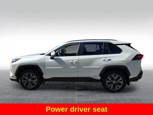 Used 2022 White Toyota XLE Premium image 5