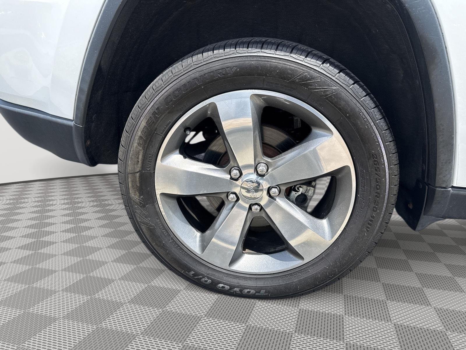 Used 2014 Bright White Clearcoat Jeep Limited image 7