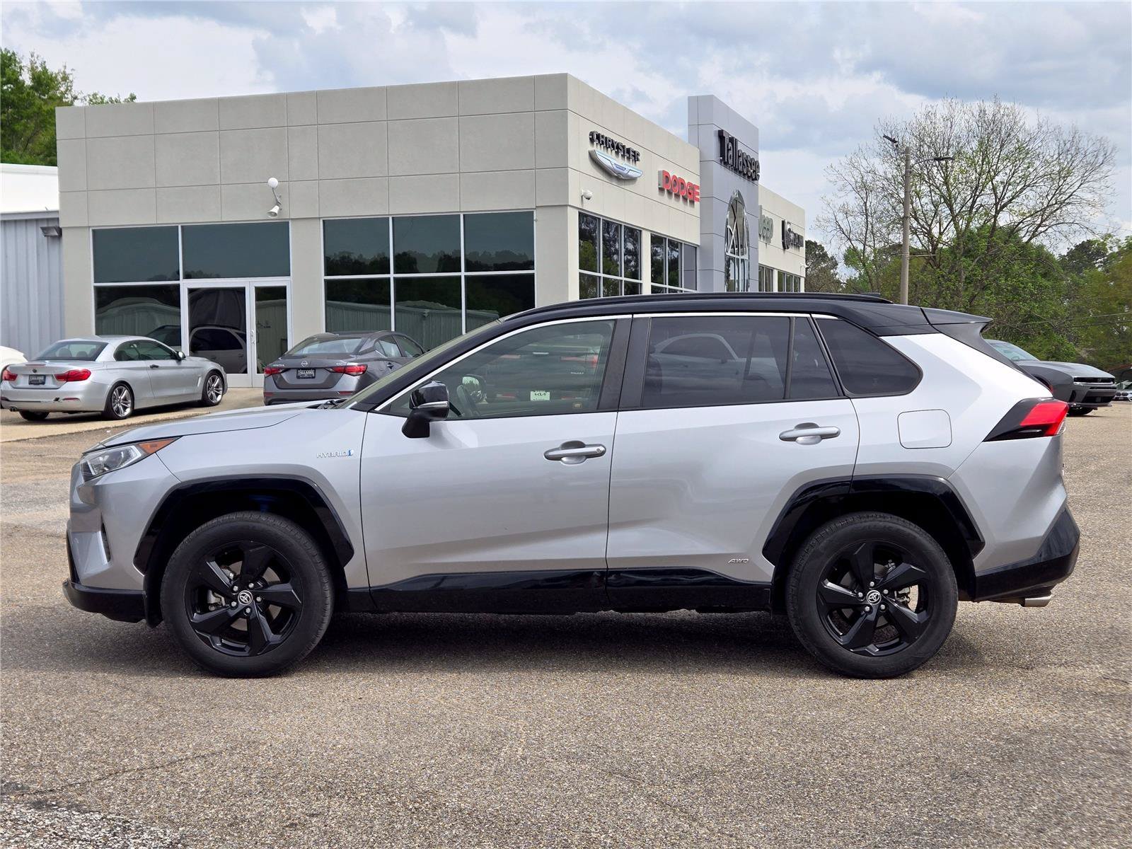 2020 Toyota RAV4 XSE - Photo 12