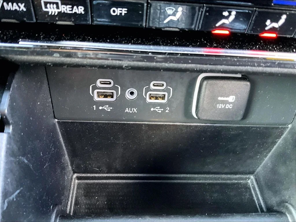 Used 2022 White Jeep Overland 4xe image 27