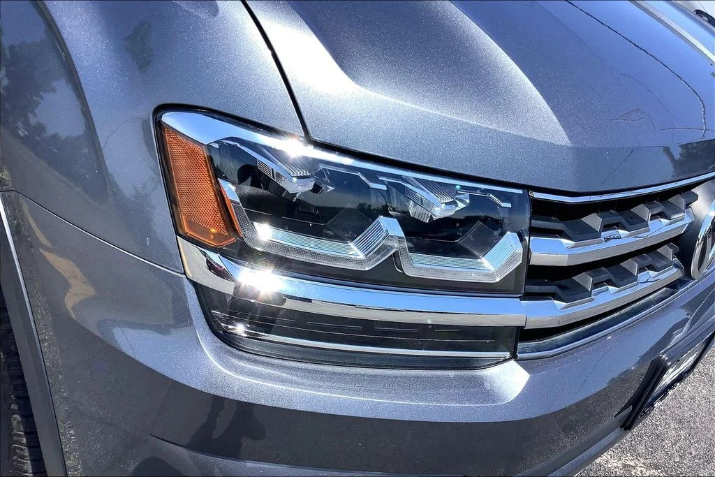 Used 2018 Gray Volkswagen S image 32