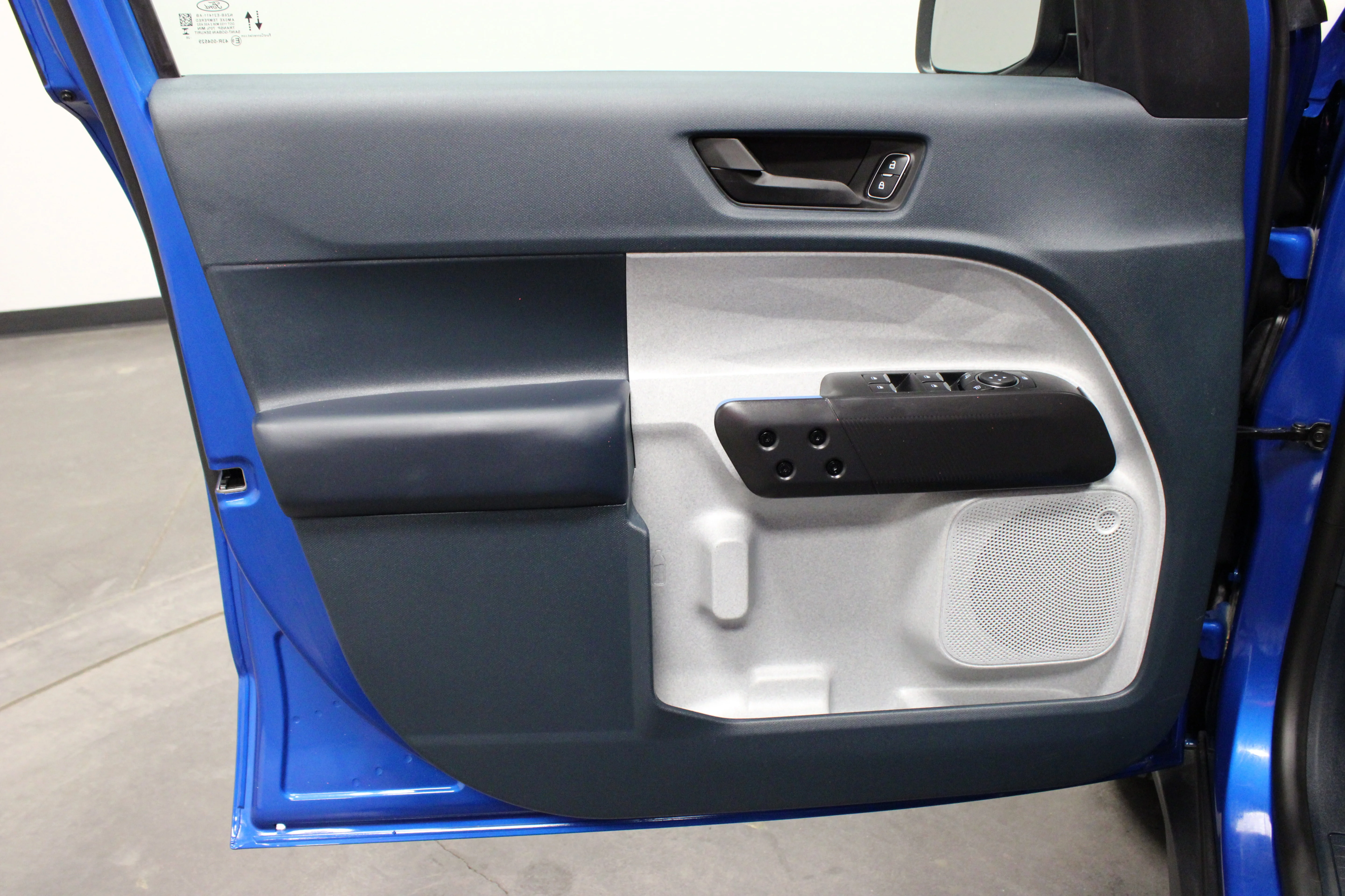 Used 2025 Blue Ford XLT image 11