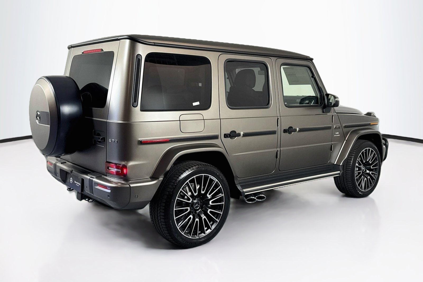 New 2027 MANUFAKTUR Monza Grey Magno Mercedes-Benz AMG® G 63 image 5