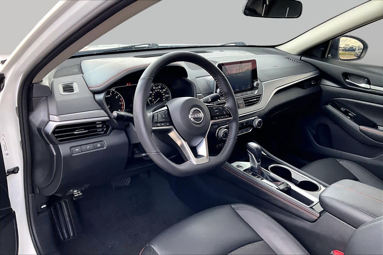 Used 2024 Pearl White Tricoat Nissan 2.5 SR image 17
