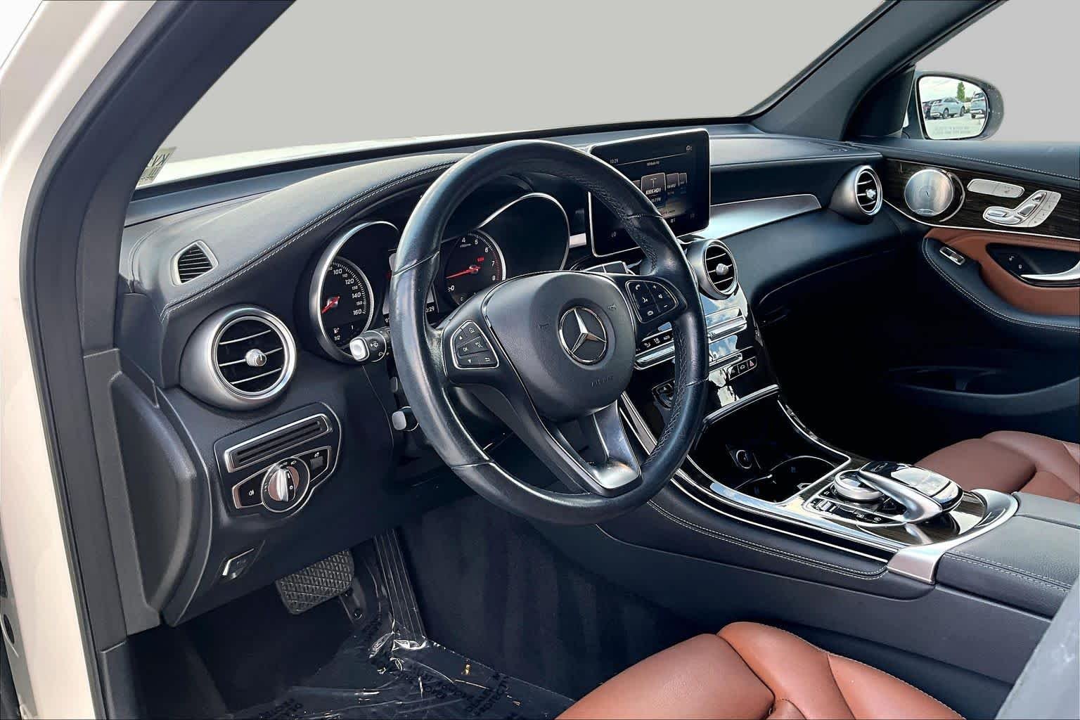 Used 2019 Polar White Mercedes-Benz GLC 300 image 16