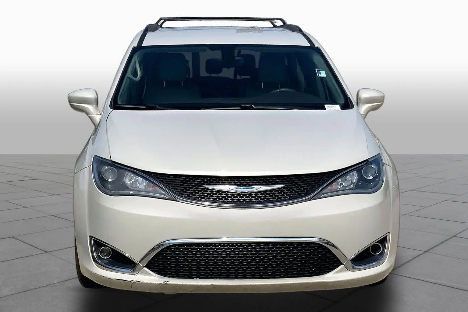 Used 2017 Tusk White Chrysler Touring-L image 3