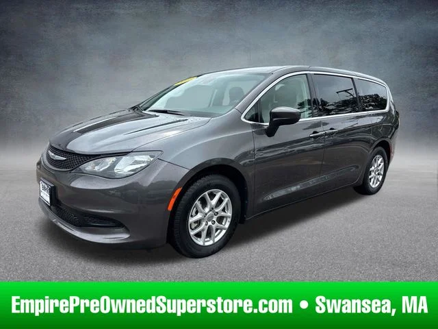 2023 Chrysler Voyager LX's photo