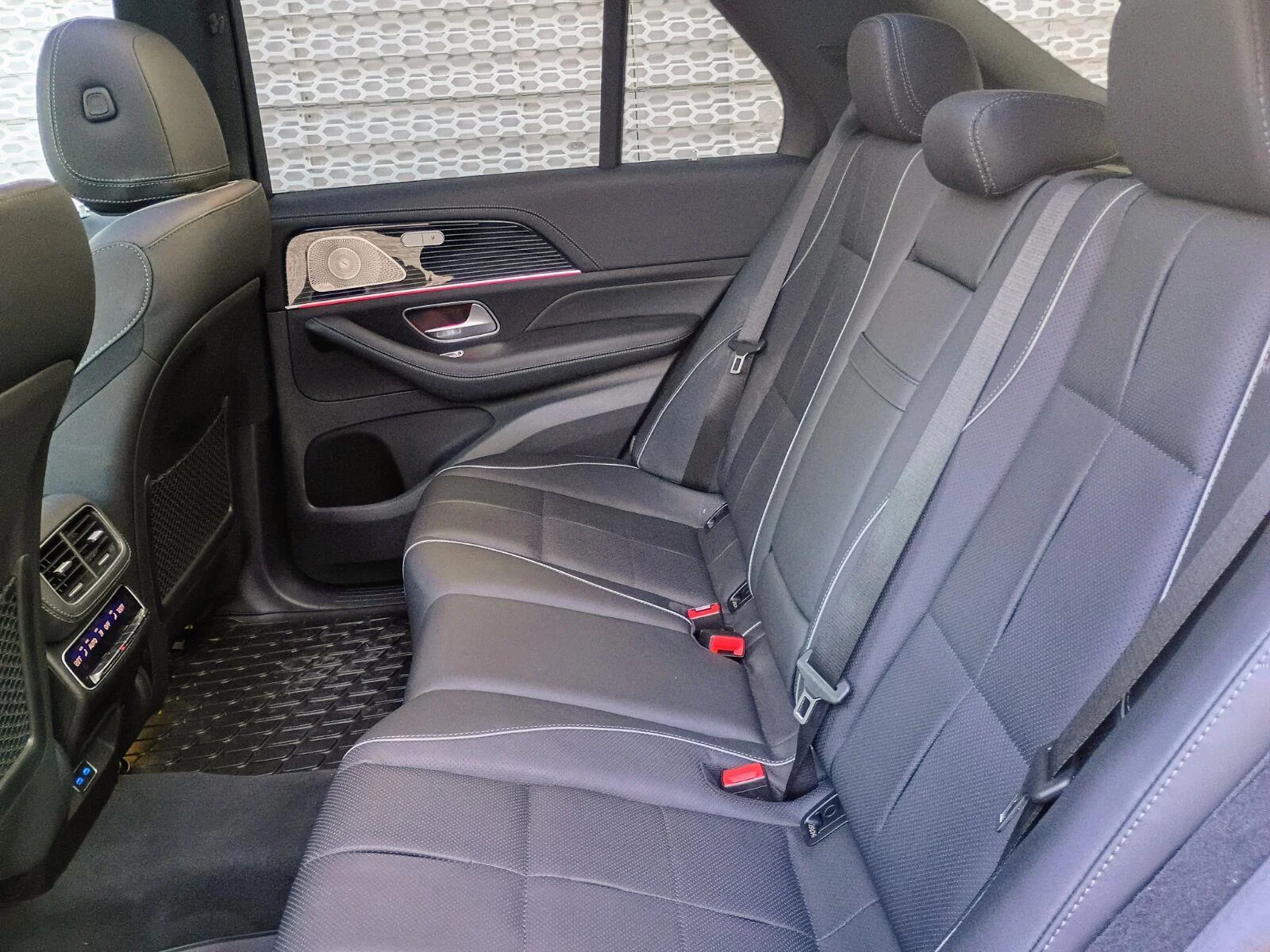 Used 2024 Black Mercedes-Benz GLE 450 image 7