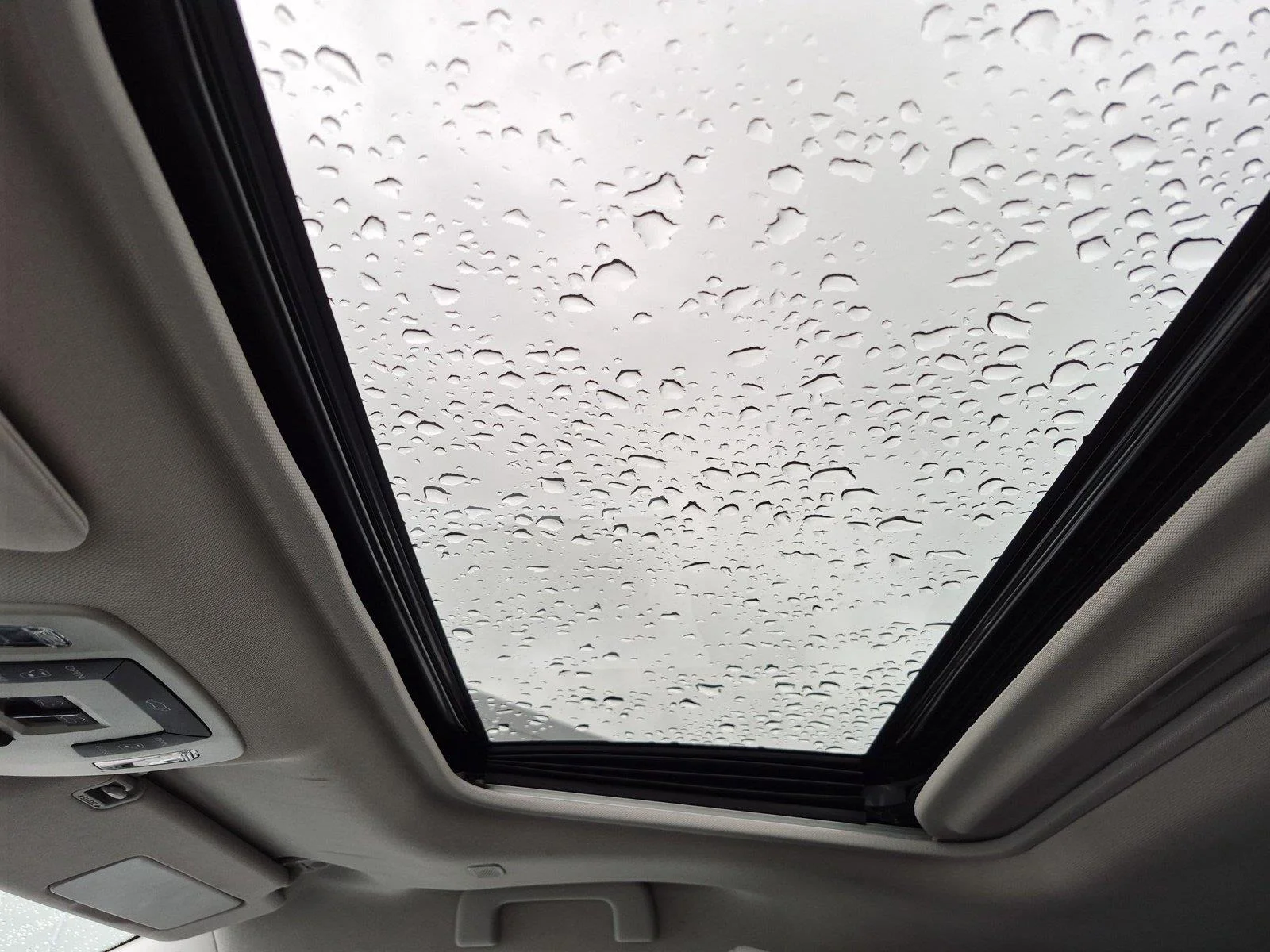Used 2025 Wind Chill Pearl Toyota XLE image 30