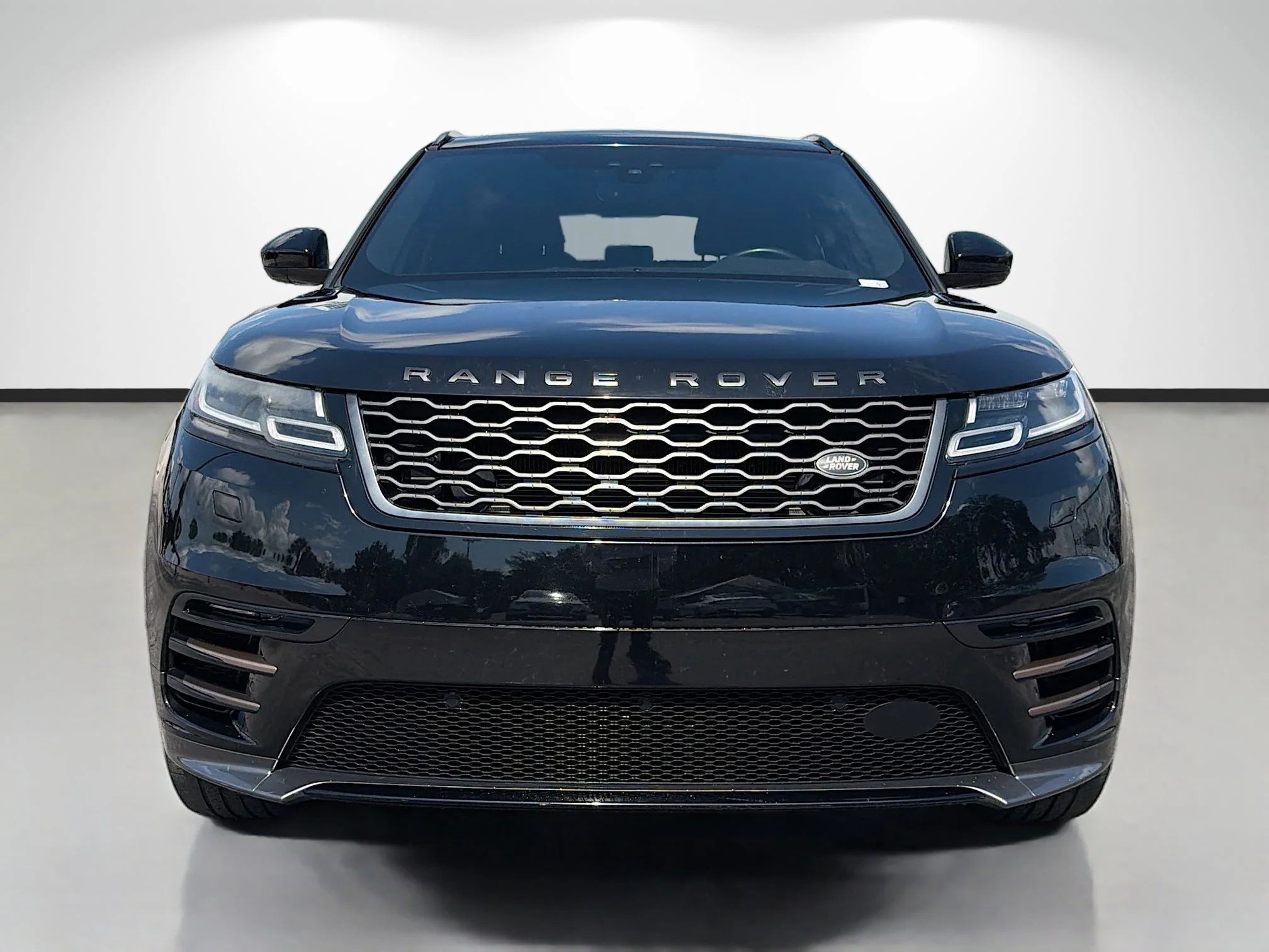Used 2019 Narvik Black Land Rover R-Dynamic SE image 8