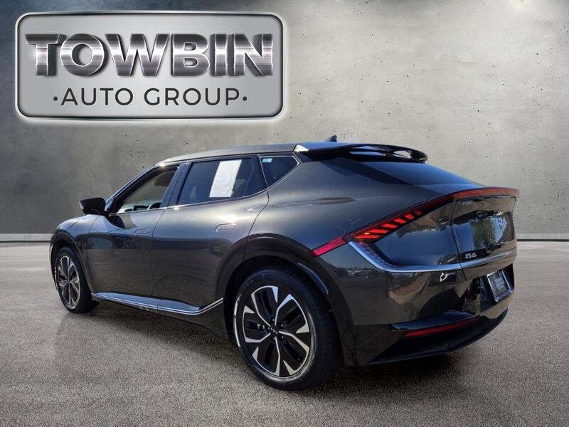 Used 2023 Gray KIA WIND RWD image 7