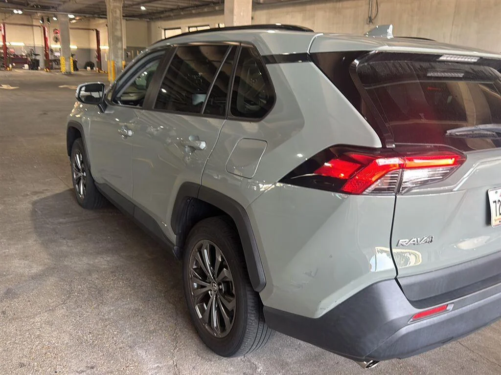 Used 2022 Lunar Rock Toyota XLE Premium image 4