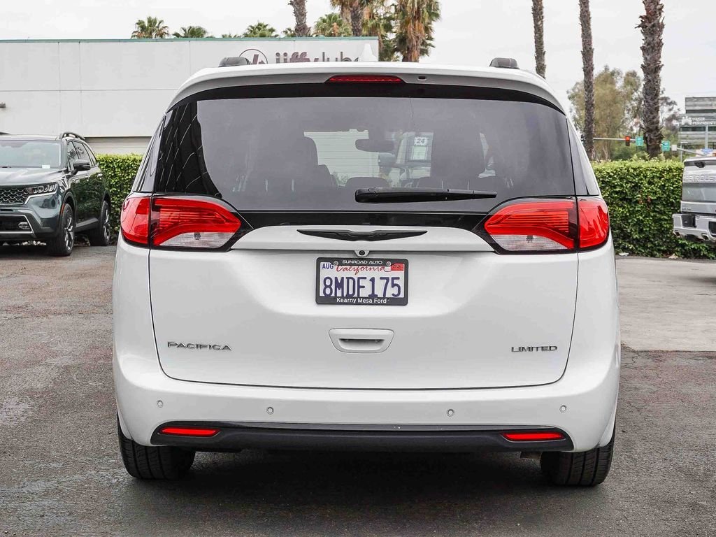 Used 2018 White Chrysler Limited image 6