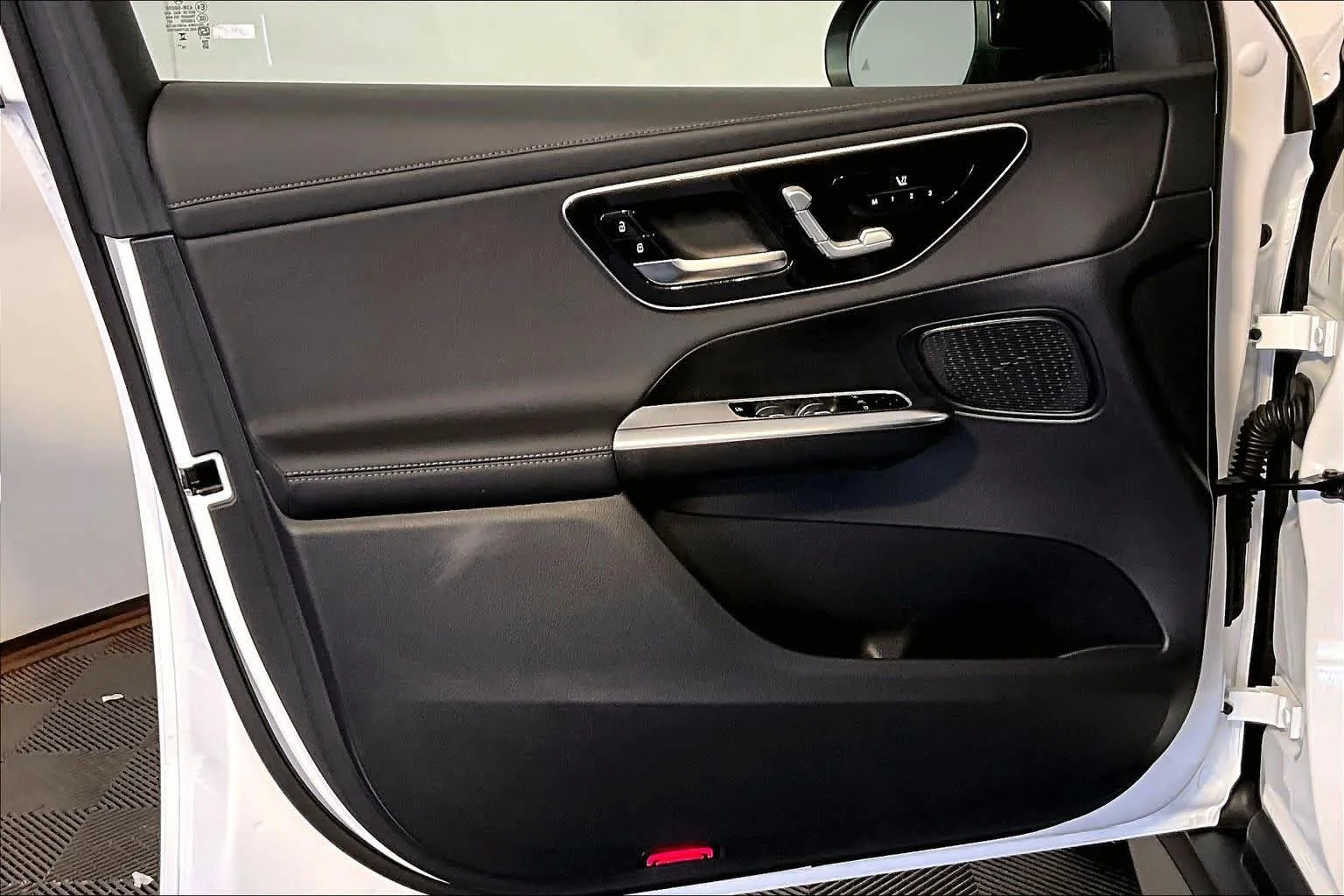 Certified Used 2025 Polar White Mercedes-Benz GLC 300 image 22