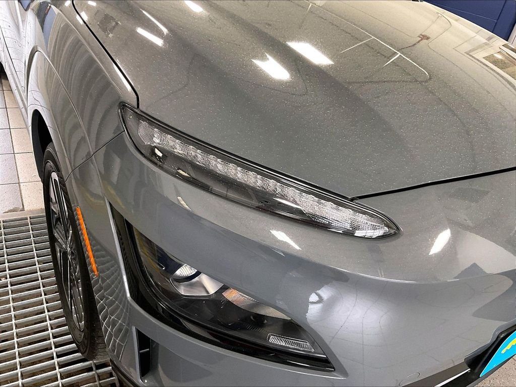 Used 2023 Gray Hyundai SE image 31
