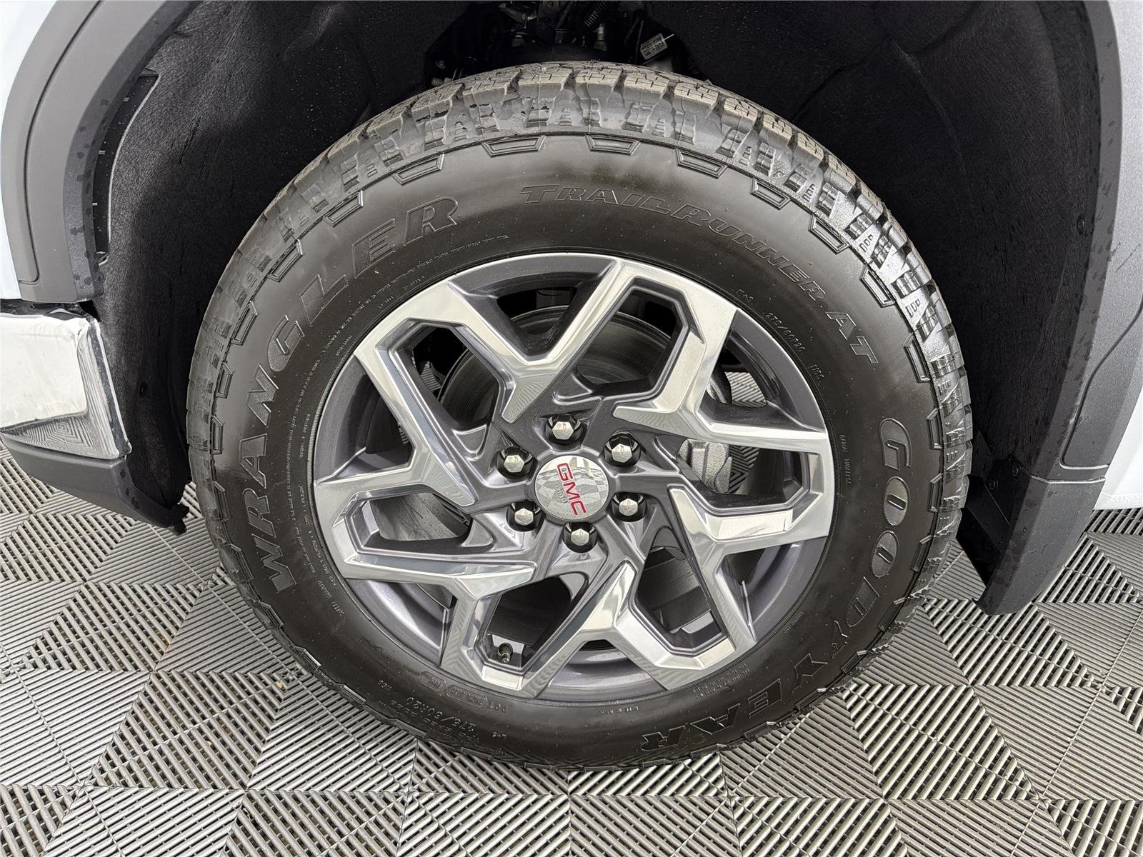 2026 GMC Sierra 1500 SLT - Photo 9