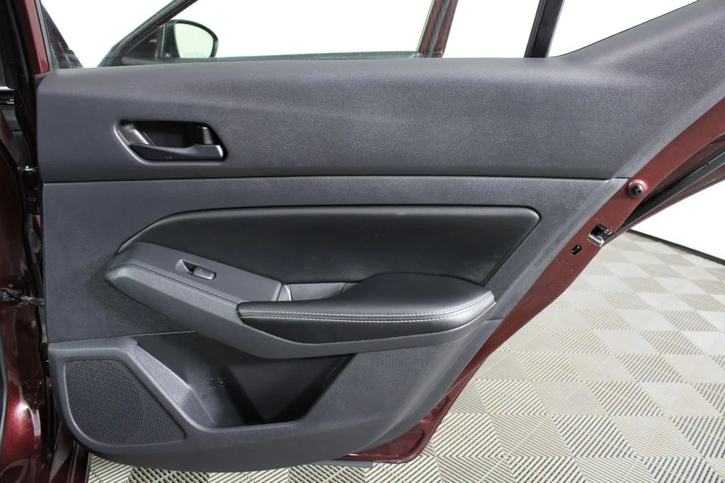 Used 2025 Red Nissan 2.5 SV image 9